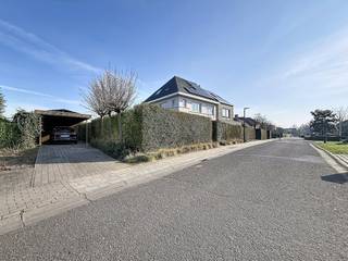 Op zoek naar een comfortabele gezinswoning in een rustige omgeving? Dan is deze woning in Ieper precies wat u zoekt.Bij het binnenkomen wordt...