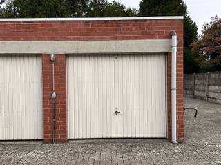 INVESTERINGSTIP! 3 VERHUURDE GARAGES TE KOOP IN APPELS (DENDERMONDE) Op zoek naar een slimme en zorgeloze investering? Of een veilige plek om je...