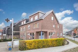 Bent u op zoek naar de perfecte uitvalsbasis voor uw zaak? Dit aantrekkelijke, gelijkvloerse handelspand bevindt zich op een absolute toplocatie...