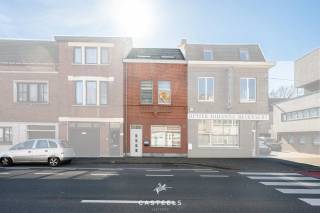 À deux pas de la réserve naturelle de Bourgoyen, nous trouvons cette maison.Cette habitation a été entièrement rénovée il y a 5 ans selon les normes...