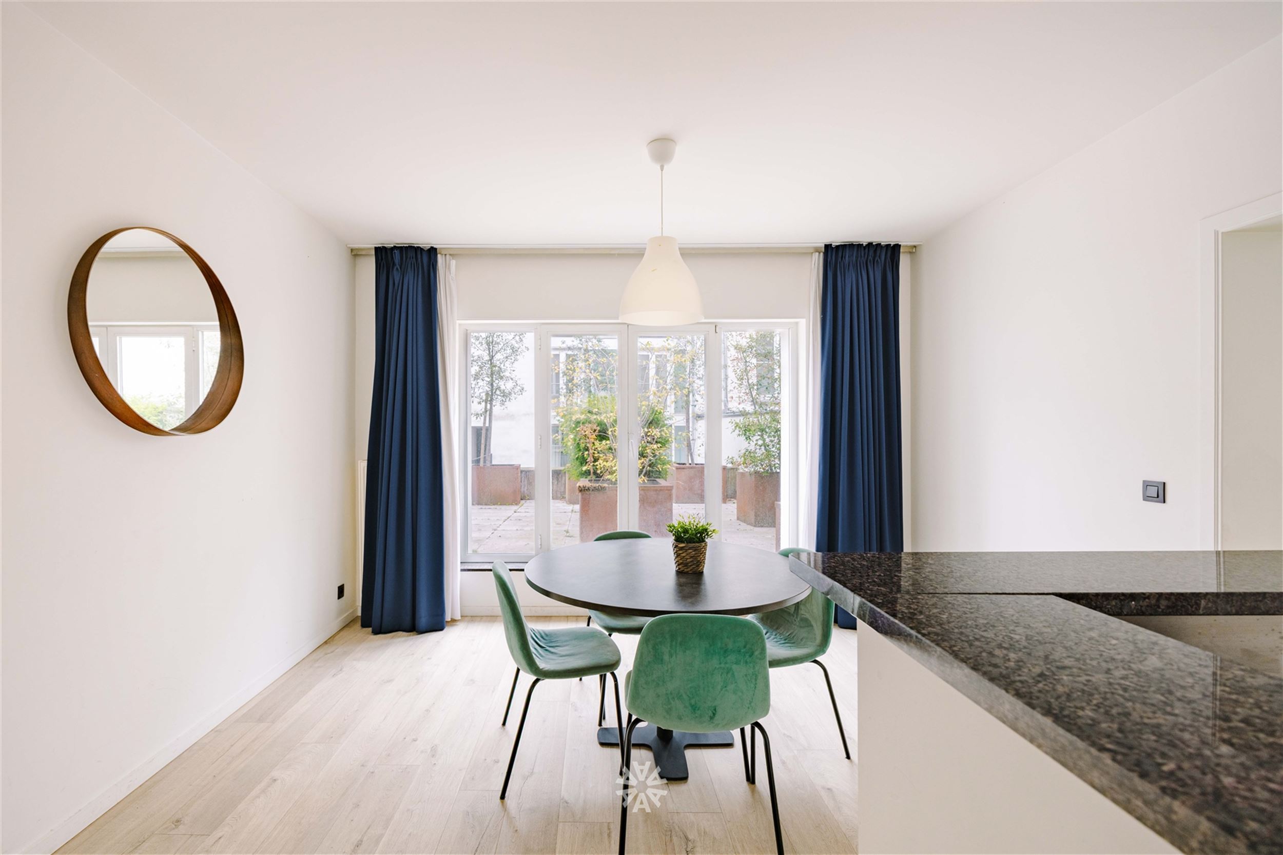 Centraal gelegen opbrengsteigendom met 8 entiteiten en parking - foto 3