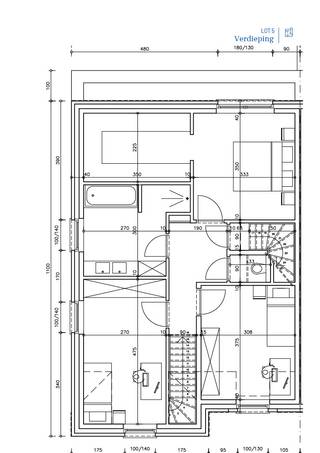 Stap binnen in de serene pracht van een landelijke halfopen nieuwbouwwoning, harmonieus gelegen op een zuidwest-georiënteerd perceel. Deze betoverende woning, compleet met een inpandige garage, biedt niet alleen een rustige omgeving maar ook een perfecte balans tussen modern comfort en landelijke charme.<br />Met 3 slaapkamers en dressing biedt deze woning voldoende ruimte voor een gezinsleven, terwijl de optionele vaste trap naar de zolder de mogelijkheid biedt voor een optionele 4e slaapkamer. Deze energiezuinige BEN-woning is uitgerust met geavanceerde technologieën, waaronder een warmtepomp, vloerverwarming op het gelijkvloers en de verdieping, ventilatie type D met warmterecuperatie, een regenwaterput van 10.000L, zonnepanelen en meer.<br />De zuidwestelijke oriëntatie van het perceel zorgt voor een overvloed aan natuurlijk licht en biedt een prachtige omgeving voor ontspanning en entertainment. Voor meer informatie en om deze droomwoning te ontdekken, neem contact op met Ewout via 0497 588 888 of stuur een e-mail naar contact@huysmanbouw.be. Laat ons samen de deur openen naar jouw nieuwe thuis.