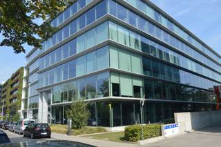 Wij bieden kantoorruimte met veel lichtinval te huur aan van 552m² op de 1ste verdieping van een modern kantoorgebouw. Er is een lift aanwezig...