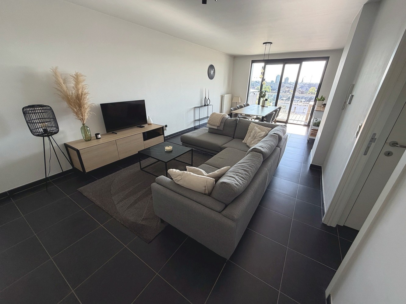Modern appartement met 2 slaapkamers, garage en ideale ligging in het hart van Hasselt! Te huur voor een comfortabele levensstijl. - foto 4