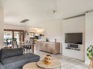 Deze gezinswoning is gelegen aan de rand van natuurgebied DE MELBERG op een steenworp van het centrum van Genk. Via de Zuiderring is de woning...