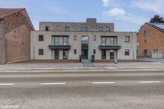 RUIM NIEUWBOUW APPARTEMENT MET 2 SLAAPKAMERS, TERRAS, GARAGE, AUTOSTAANPLAATS EN KELDERBERGING TE BEVERSTDit ruime en hoog kwalitatief afgewerkt...