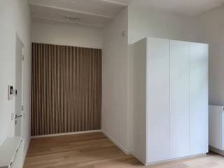 <p>E-mail: clara.jacquy@weinvest.be<br />Tel.: +32 456 12 69 85</p>
<p>We Invest biedt u exclusief deze lichtrijke studio van 37 m² aan, gelegen op het gelijkvloers van een gebouw aan de Koninklijke-Prinsstraat 37 in Elsene.</p>
<p>Dit mooie project bevindt zich in een charmante buurt, op wandelafstand van tal van leuke plaatsen, winkels, openbaar vervoer en alle nodige voorzieningen.</p>
<p>De studio valt meteen op door haar natuurlijke lichtinval en gezellige sfeer. Ze bestaat uit een woonruimte van 20 m², een volledig uitgeruste keuken, een ruime douchekamer en een aparte wasruimte.</p>
<p>Daarnaast beschikt u over een private kelder en een gemeenschappelijke fietsenberging.</p>
<p>Huurprijs: €900/maand<br />Maandelijkse lasten: €95 (voorschot inclusief privéverbruik van warm water, verwarming en gemeenschappelijke kosten)</p>
<p>EPC: C</p>
<p>Een zeldzame opportuniteit die comfort, licht en een uitstekende ligging combineert.</p>
<p>Ontdek nog meer exclusieve panden op www.weinvest.be.</p>