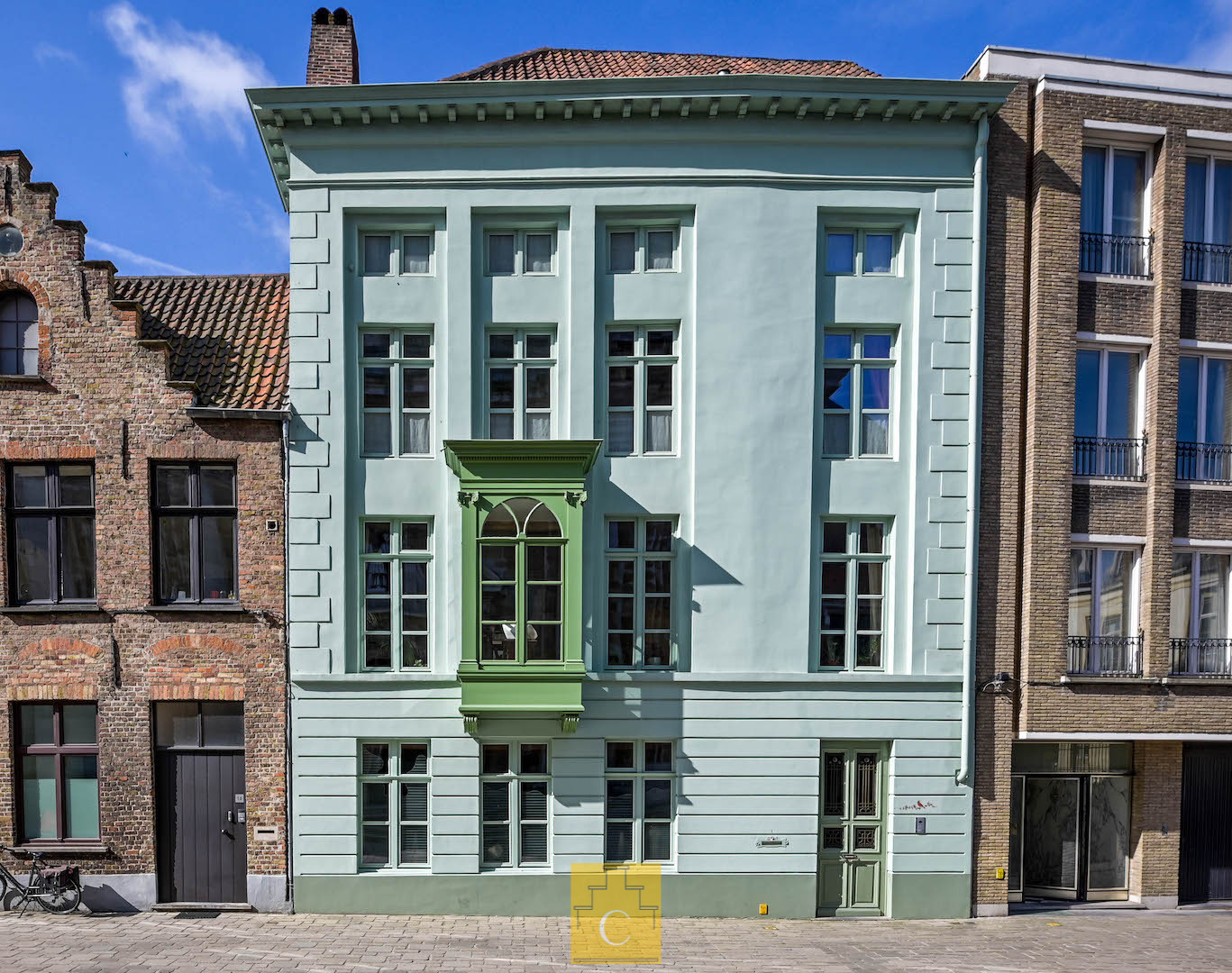 Herenwoning op idyllisch plein aan de Sint-Walburgakerk - photo 5