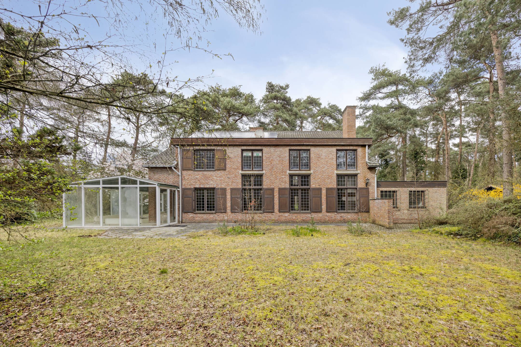 Uniek groen gelegen landhuis met eventuele praktijkruimte - foto 4