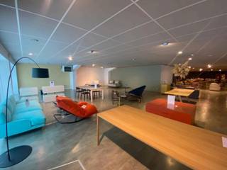 Grand espace commercial de 850 m² avec une belle visibilité situé sur un axe de fort passage reliant Liège à Marche-en-Famenne.Proximité avec les...