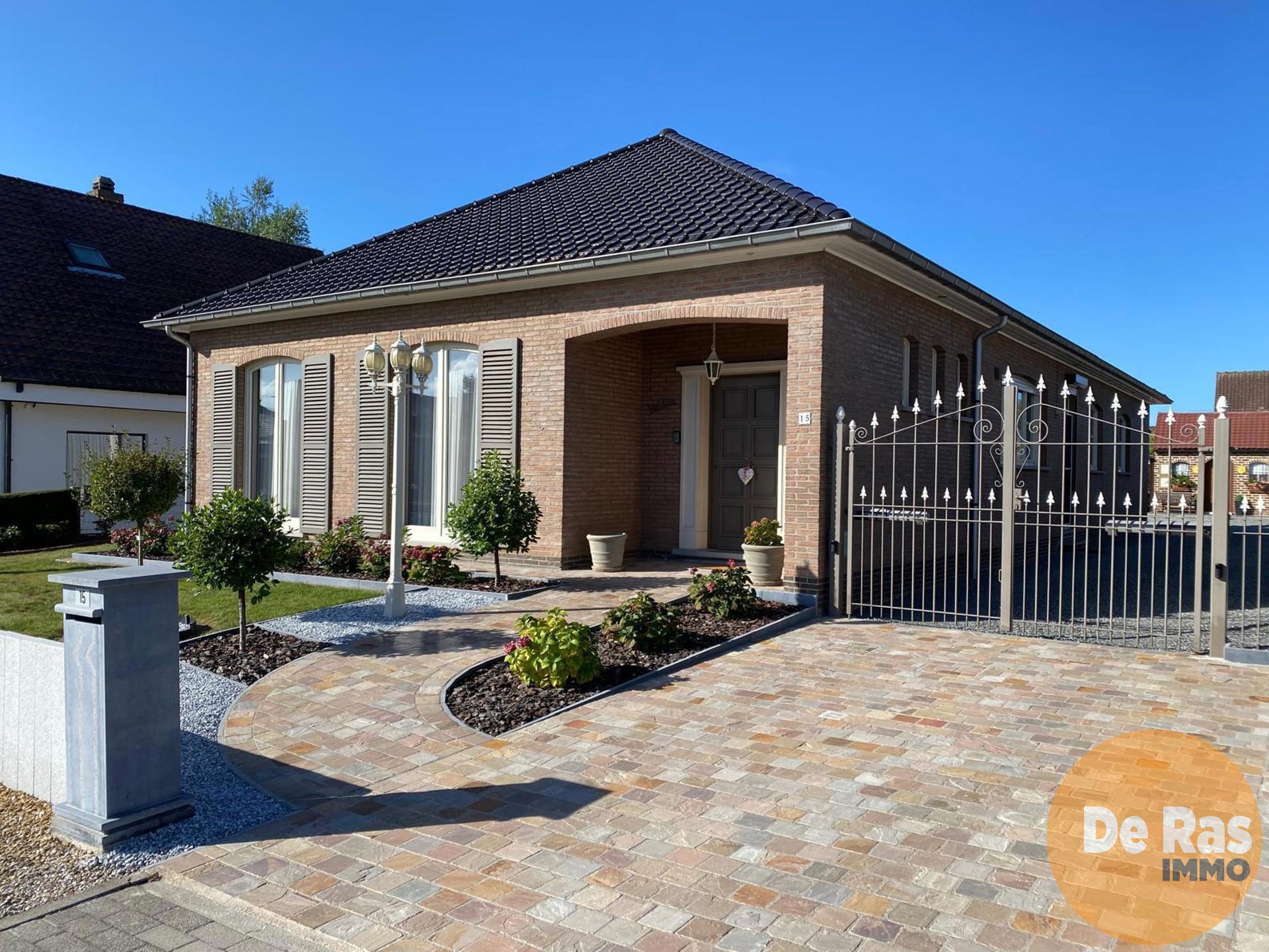 HILLEGEM - Mooie bungalow in rustige woonwijk op toplocatie - foto 2