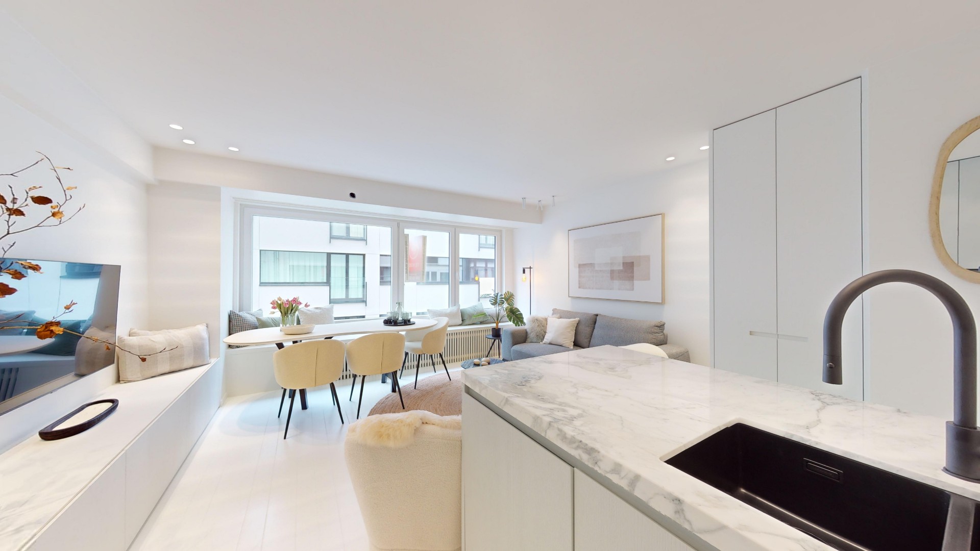 Te Koop: Luxueus Gerenoveerd Appartement met Zijdelings Zeezicht - foto 5