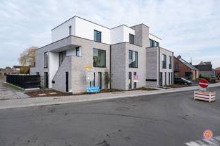 In de moderne nieuwbouwresidentie Ter Heide te Sint-Amands bieden wij drie ondergrondse autostaanplaatsen te koop aan.Ideaal voor bewoners of...