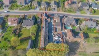 BURST- Vergunde loods (400m²) met solide woning op centrale locatie.Deze eigendom combineert wonen en werken, in een landelijke maar vlot bereikbare...