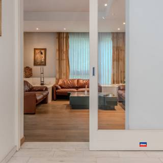 <p><span>TOPLOCATIE - AAN PARK DEN BRANDT </span><span>| </span><span>RUIM GELIJKVLOERS APPARTEMENT MET DRIE SLAAPKAMERS EN TERRAS | EPC C | </span></p><p><span>Het appartement is gelegen op het gelijkvloers. Een absolute toplocatie, met zicht op park den brandt.</span></p><p><span>Indeling als volgt: inkomhal/gang - ruime leefruimte met eetkamer - geïnstalleerde keuken met veel opbergruimte - ruim terras aan het park - drie ruime slaapkamers - badkamer met douche, toilet en lavabomeubel - badkamer met toilet, bad en lavabomeubel.</span></p><p><span>Maandelijkse kosten </span><span>bedragen ca. 898 euro (minuterie, blokpolis, onderhoud, syndicus, verwarming, conciërge en water).</span></p><p><span> </span></p><p><span>Extra troeven:</span></p><ul><li><span>Grote raampartijen zorgen voor veel lichtinval in het appartement.</span></li><li><span>Terras vooraan & achteraan.</span></li><li><span>Autostaanplaats optioneel mee aan te kopen.</span></li><li><span>Ruime kelderberging(30 m²) mee in de prijs.</span></li><li><span>Gemeenschappelijke fietsenstalling, wasruimte,...</span></li><li><span>Conciërge in het gebouw.</span></li><li><span>Interessante praktijklocatie</span></li><li><span>Wandelend naar park den brandt, maar ook gunstig nabij belangrijke invalswegen</span></li></ul><p><span> </span></p>