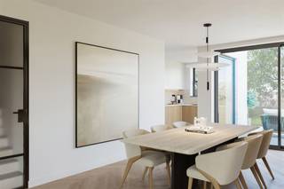 <p><span><span>Prachtige nieuwbouwwoning op ideale ligging nabij centrum! </span></span></p><p><span><span>Belangrijkste troeven:</span></span></p><p><span><span>- Deze woning wordt nieuw gebouwd met de beste materialen en de nieuwste technieken</span></span></p><p><span><span>- Dit zorgt voor een E-peil van 10 of lager</span></span></p><p><span><span>- Warmtepomp met vloerverwarming en -koeling, ook op elke slaapkamer en zolder!</span></span></p><p><span><span>- Zonnepanelen, ventilatiesysteem D,...</span></span></p><p><span><span>- Praktische indeling met mooie ruimtes</span></span></p><p><span><span>- Buitenaanleg (omheining, oprit en terras) reeds in de prijs inbegrepen!</span></span></p><p><span><span>- Mogelijkheid tot extra kamers via vaste trap naar zolder</span></span></p><p><span><span>- Ideale ligging: rustig gelegen en op wandelafstand van centrum (scholen, winkels, bibliotheek,...)</span></span></p><p><span><span>- De prijs is voor de volledig afgewerkte woning</span></span></p><p><span><span>- Oplevering voorzien voorjaar 2027</span></span></p><p><span><span>- Verkoop woning onder BTW en grond onder registratierechten</span></span></p><p><span><span> </span></span></p><p><span><i><span>Bekijk zeker ook onze grondplannen met de afmetingen. Zo krijgt u van thuis uit al een perfect beeld van wat deze woning te bieden heeft!</span></i></span></p><p><span><span>Wenst u meer info of een vrijblijvende bezichtiging, contacteer dan ons kantoor op het nummer 014 39 99 99 en wij helpen u graag verder.</span></span></p>