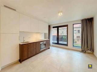 Modern 1 slaapkamer appartementDit recent gerenoveerd en modern 1 slaapkamer appartement is gelegen in een rustige fietsstraat. Diverse winkels zijn...