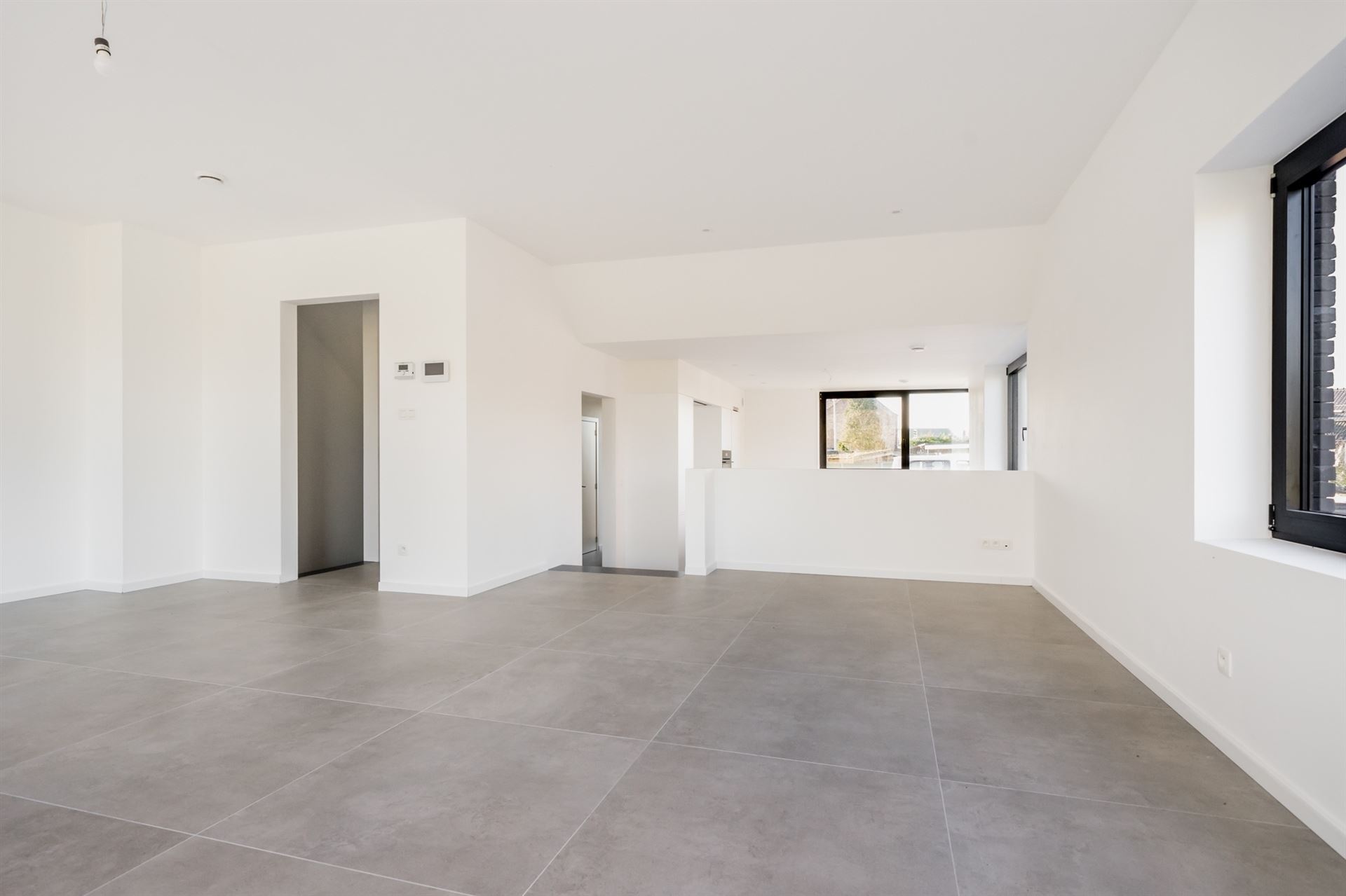 PRACHTIGE HALFOPEN NIEUWBOUWWONING met 3 / 4  slaapkamers en mogelijkheid om Privé met Professioneel te combineren (verkoop met registratierechten!) - foto 2