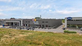 Op een commerciële toplocatie langs de N45 in Denderhoutem komt vanaf 1 november 2025 dit ruime bedrijfsgebouw van ca. 4.000 m² beschikbaar...