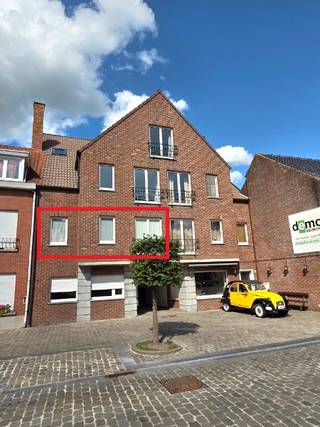 SUPER gezellig gerenoveerd appartement met groot terras en autostaanplaats1 STE VERD  MET LIFT sfeervolle living met open ingerichte moderne keuken,...