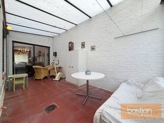 Gelegen in het hart van Marke, bieden wij deze woning aan. De woning beschikt over een ruime indeling met tal van mogelijkheden.Op het gelijkvloers...