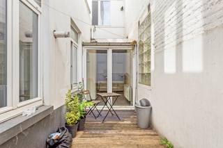 Bienvenue au centre de Halle. Ce cabinet était auparavant utilisé par un chiropraticien. Le rez-de-chaussée entier est composé de la salle...