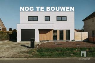 <p><span>Van bouwgrond naar droomwoning? </span></p><p><span>Nog te bouwen woning op deze unieke bouwgrond</span><span> te koop op de verbindingsweg Tessenderlo – Diest. </span></p><p><span>Deze bouwgrond van 1.052 m² (Lot 1A + 1B) is de perfecte plek voor wie op zoek is naar een unieke villa met weide/tuin van 856 m²(Lot 1 C) . (totaal 1.908m²) Lot 1A + 1B kan ook apart van Lot 1C worden aangeboden. Bel me voor meer info!</span></p><p><span>Meer informatie over de woning:</span></p><p><span>Deze woning heeft een bewoonbare oppervlakte van 205 m2 met een gevel breedte van 11m. De indeling van de woning is het volgende, de leefruimte die zich op de gelijkvloers bevindt is verbonden met de keuken deze heeft zicht op de tuin. Er is ook een bergruimte aanwezig. Op de tweede verdieping zijn de 3 slaapkamers, 1 dressing en de badkamer. Er is de mogelijkheid om de zolder in te richten. Er zijn 2 toiletten aanwezig.</span></p><p><span>Alle keuzes i.v.m. de afwerking van de woning zijn naar wens bespreekbaar. Ook het ontwerp van de woning is slechts een voorstel en kan volledig met jou op maat uitgewerkt worden.</span></p><p><span>Woning is casco aangeboden</span><span>, dit wil dus zeggen zonder keuken / badkamer / tegels / deuren / trap.</span></p><p><span>Vanaf casco afwerking biedt de woning u alvast alle zekerheden en garanties en van daaruit kan u zorgeloos verder afwerken. Een volledig afgewerkte woning is natuurlijk ook mogelijk! </span></p><p><span>Prijs constructie woning excl. bouwgrond:</span></p><ul><li><span>Casco prijs: 262.000€ excl. kosten* </span></li><li><span>Sleutel-op-de-deur prijs: 290.000 excl. kosten*</span></li><li><span>excl. kosten* = BTW, Architect, veiligheidscoördinator, nutsvoorzieningen,...</span></li></ul><p><span>Woning </span><span>vrijblijvend aangeboden</span><span> door AVL woningbouw onder BTW!</span></p><p><span>Ligging en omgeving:</span></p><ul><li><span>Gelegen op de N287 in de deelgemeente Deurne, verbindingsweg tussen Diest en Tessenderlo . met uitstekende verbindingen naar omliggende gemeenten</span></li></ul><ul><li><span>Naast het perceel bevindt zich een handelspand/toonzaal met een woonst. Langs de linkerzijde een open eengezinswoning.</span></li><li><span>Op slechts 4,6 km van het centrum van Tessenderlo-Ham en 8,3 km van het centrum van Diest.</span></li><li><span>De oprit naar de E313 richting Antwerpen is bereikbaar op 20 km.</span></li><li><span>De oprit naar de E314 is bereikbaar op 15km.</span></li><li><span>Het perceel wordt achteraan omgeven door weilanden.</span></li></ul><p><span>Troeven van het perceel:</span></p><ul><li><span>Zuidwestelijke oriëntatie aan de achterzijde van de bouwgrond.</span></li><li><span>Direct achter het perceel ligt een weide, dat ook via de achterzijde bereikbaar is en perfect is voor paarden of andere dieren. (deze wordt apart aangeboden in verkoop; vraag gerust naar meer info)</span></li><li><span>Ondanks de ligging aan een drukkere weg, biedt de natuurlijke buffer van weilanden achteraan veel rust en privacy.</span></li><li><span>Prijs bouwgrond + tuin excl. woning: 215 000 euro</span></li></ul><p><span>Samengevat:</span><span><br />Deze bouwgrond biedt de ideale combinatie van een rustige, natuurlijke omgeving en een strategische ligging met gemakkelijke toegang tot de omliggende steden en snelwegen. Of je nu houdt van buitenactiviteiten of gewoon op zoek bent naar een rustige plek om te wonen, hier krijg je het beste van twee werelden.</span></p><p><span>Interesse?</span><span> Neem vandaag nog contact op voor meer informatie of om het perceel te bezichtigen!<br />Bel Immodiest op 013/31.25.22 of mail naar wendy@immodiest.be</span></p><p><span> </span></p><p><span> </span></p><h2><span> </span></h2><h2><span> </span></h2><h2><span> </span></h2><h2><span> </span></h2><h2><span> </span></h2><h2><span>Bouw hier je droomwoning met achterliggende weide in een bosrijk gebied. <br />Meer weten of graag een afspraak op het terrein?<br />Neem gerust contact op voor meer info of een vrijblijvend adviesgesprek.<br />In afwachting van het bezoek kan je alvast de virtuele tour bekijken. Bel 01331 25 22 of 0470 47 41 19 of mail naar wendy@immodiest.be</span></h2><h2><span> </span></h2><h2><span> </span></h2>