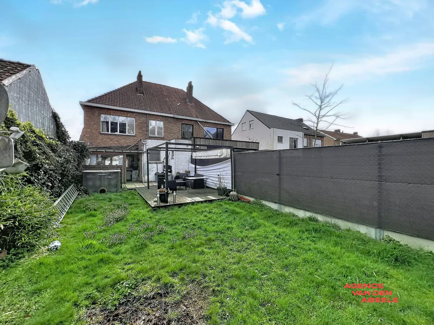 Rustig gelegen halfopen bebouwing met 3 slaapkamers en tuin  - foto 2