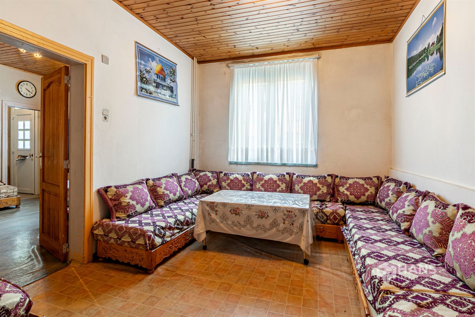 Te renoveren woning (199 m²) met 4 slaapkamers, 3 badkamers en terras (7 m²) in Deurne. - foto 4