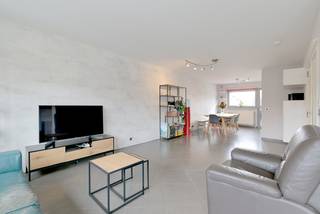 In de rustige en gegeerde Luccastraat, net buiten het centrum van Sint-Niklaas en met een vlotte verbinding naar de N70 en E17...