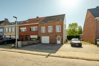 Palton troeven:- Centrale ligging- Gunstig EPC B- ZonnepanelenWelkom bij de Boomgaardstraat 17A te Ravels! Deze ruime bel-etage woning bevindt zich...
