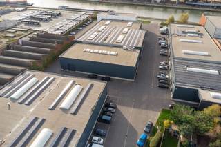 De KMO-unit, bestaande uit 650 m² magazijn en kantoor is gelegen te Merksem langs de Vaartkaai aan het Albertkanaal.De KMO unit maakt deel uit van...