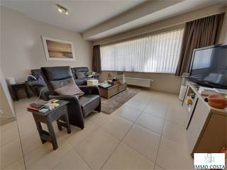 Dit ruime appartement van 89 m² in de Cyriel De Groottelaan 3 te Middelkerke biedt een lichtrijke leefomgeving dankzij de zuidelijke oriëntatie...