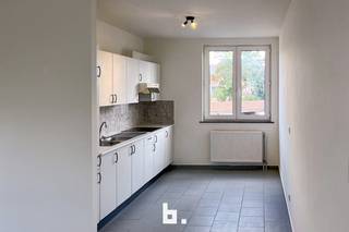 Volledig gerenoveerd 2 slpk duplex appartement op topligging te centrum Brugge met inkomhal, op 1 ste verdiep living met open keuken en op...