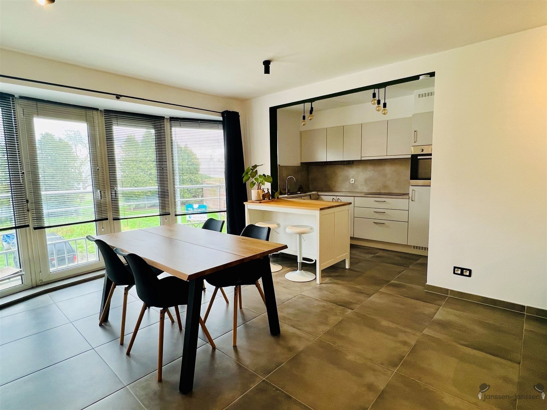 flat - photo 1
