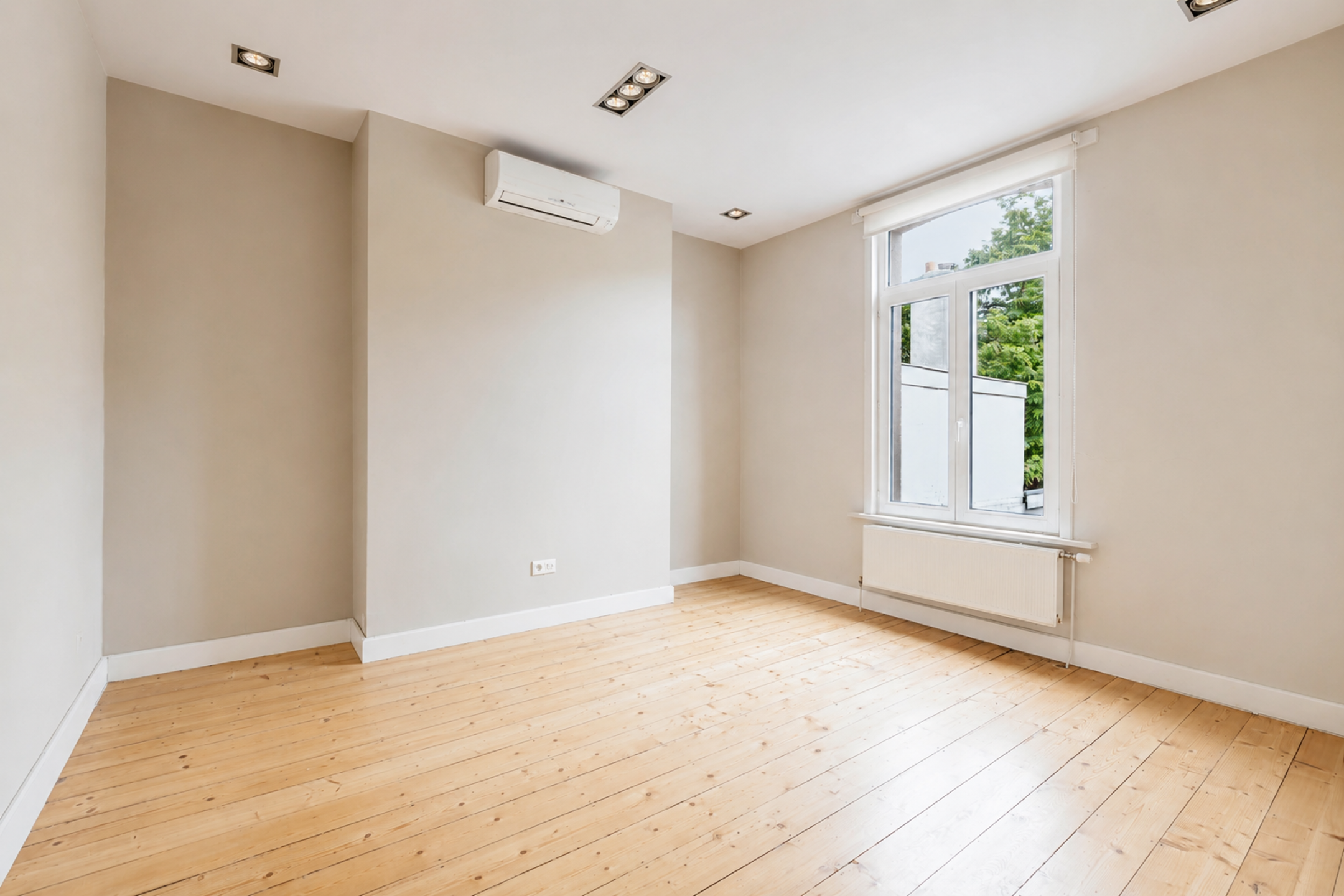 Commercial for rent in Ghent - photo 3