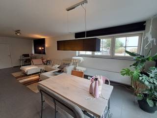 Deze halfopen woning ligt rustige gelegen in het pittoreske Lapscheure.Ze is ruim, instapklaar en voorzien van alle comfort.Ze is als volgt...