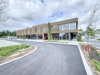 Cet espace commercial attrayant, situé à un emplacement idéal dans la Stationsstraat à Oudenburg, offre une excellente opportunité pour...