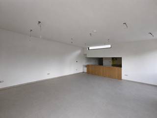 <p>Ideally located in Ghent, within walking distance of <strong>Ghent-Sint-Pieters station</strong>, this <strong>exceptional and high-quality finished duplex apartment</strong> offers the perfect combination of <strong>accessibility, space, and contemporary living comfort</strong>.</p><p>Currently in its finishing phase, the property is being completed using <strong>premium materials and refined finishes</strong>, resulting in a <strong>move-in ready and future-proof home</strong>.</p><p> </p><p>The upper level forms the heart of the apartment and features an <strong>impressive split-level living space</strong>. On the lower level of this floor, you will find a <strong>fully equipped, high-end kitchen</strong> with a sleek and modern design. A few steps up lead you into the <strong>bright and spacious living room</strong>, where <strong>large windows provide abundant natural light and an open, airy feel</strong>.</p><p>Adjacent to the living area are <strong>two pleasant terraces</strong>, offering <strong>additional outdoor space and a unique living experience</strong>.</p><p>This floor also includes a <strong>practical storage room and a guest toilet</strong>.</p><p> </p><p>The lower level of the duplex accommodates the night area, consisting of <strong>three full-sized bedrooms</strong>. One of the rooms can also be used as a <strong>home office or additional storage space</strong>. The bathroom will be <strong>stylishly finished</strong> and equipped with a <strong>walk-in shower and double washbasin</strong>.</p><p>Additionally, this floor features a <strong>second separate toilet</strong> and provides access to a <strong>third terrace</strong>, making this duplex <strong>truly exceptional within its segment</strong>.</p>