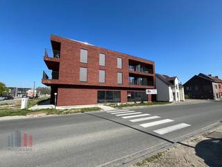 Espace commercial ou de bureau nouvellement construit avec une surface généreuse de 139 m² dans le quartier dynamique de Drongen. Cet...