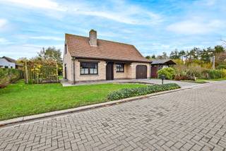 Prachtig alleenstaande woning op 1198m² te centrum Veurne! Deze instapklare open bebouwing uit 1997 bevindt zich op een prachtig perceel in het...