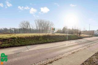 Bouwgrond voor halfopen bebouwing op toplocatie in RamselMooi gelegen bouwgrond voor halfopen bebouwing met een totale oppervlakte van 896 m² en een...