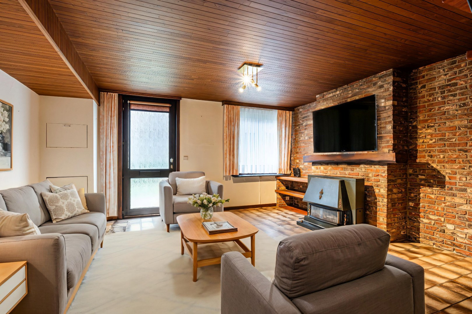 Te renoveren woning in centrum Tielt met uitzonderlijk rustige ligging - foto 3