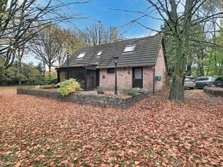 Op zoek naar een charmante woning met grote tuin in een groen en bosrijk gebied? Ontdek dan dit unieke aanbod en plan meteen uw bezoek...