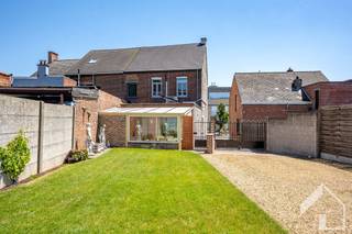 <p>BEAUTIFULLY RENOVATED HOME IN BEERZEL</p><p>Welcome to this excellently maintained home located in Beerzel, an ideal choice for families seeking comfort and modern amenities. This attractive property combines classic charm with contemporary comfort and offers everything you need for a pleasant living experience.</p><p>LAYOUT<br />- Ground floor: living room - home office - kitchen - bathroom - covered patio<br />- First floor: 3 bedrooms</p><p>OUTDOOR SPACE<br />- garage<br />- additional storage spaces<br />- garden</p><p>Additional highlights:<br />- solar panels<br />- air conditioning in the living room, kitchen, and 2 bedrooms (also provides heating)<br />- renovated starting in 2012<br />- well-maintained<br />- centrally located<br />- potential for expansion (= attic)</p><p>Viewings by appointment only.</p>