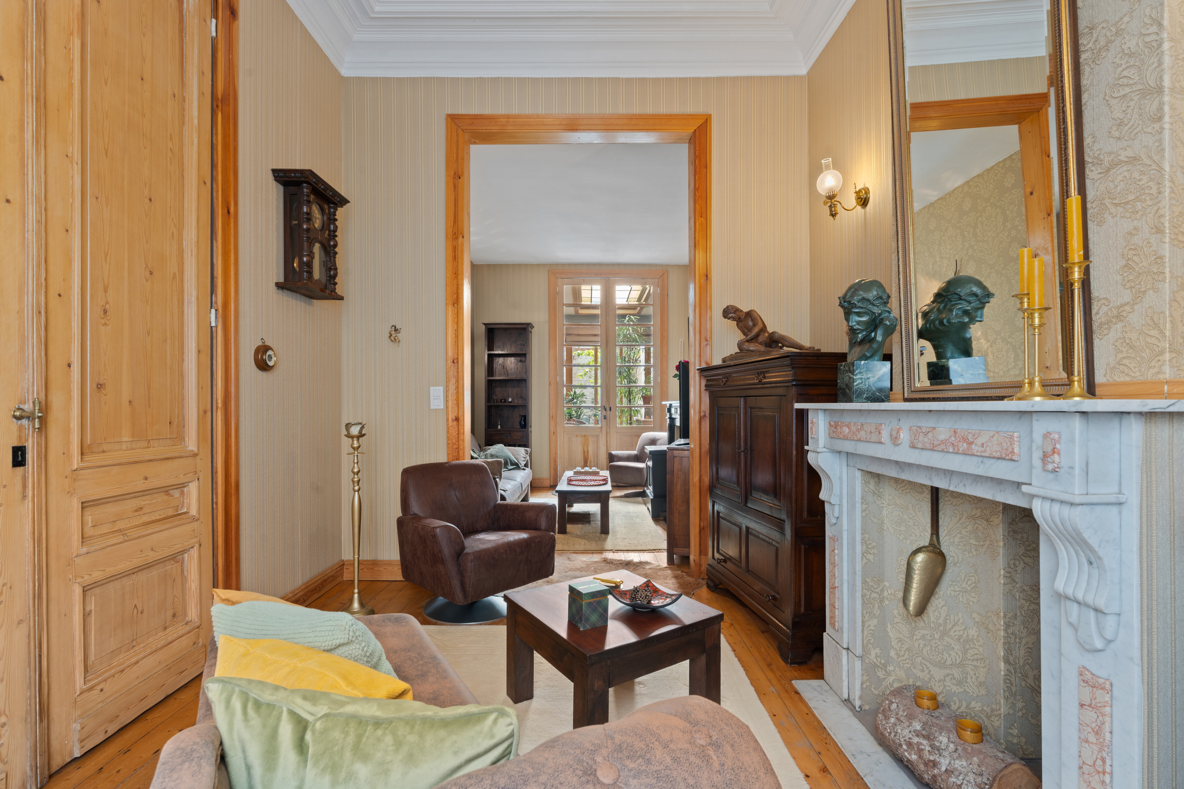 Karaktervolle ruime herenwoning met stadskoer én terrassen! - foto 1