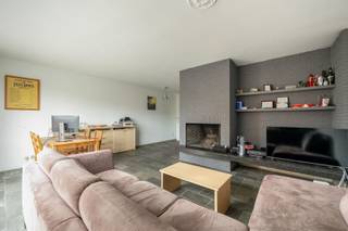 <p><span>AAA location with view of the old Town Hall of Brasschaat.</span></p><p><span> </span></p><p><span>Commercial building with commercial premises and 2 apartments on Triple A location with gross yield of 4.24%</span></p><p><span> </span></p><p><span>On the ground floor a trendy commercial building with a view of the town square and at the back a nice view of the garden.</span></p><p><span> </span></p><p><span>The apartments have nice living spaces, 2 spacious bedrooms and are practically laid out with a.o. storage/laundry room, shower room and separate toilet</span></p><p><span>A light and air duct gives light and space feeling.</span></p><p><span>At the back of the building are full terraces.</span></p><p><span> </span></p><p><span>+ New windows and condensing boiler at all apartments: EPC B! Energy efficient!</span></p><p><span>+ Roof recently renewed</span></p><p><span>+ Commercial EPC B</span></p><p><span>Gross efficiency: 4.24%</span></p><p><span> </span></p><p><span>For additional info: info@sinjoor.be or 036466655</span></p><p><span> </span></p><p><span> </span></p><p><span> </span></p>