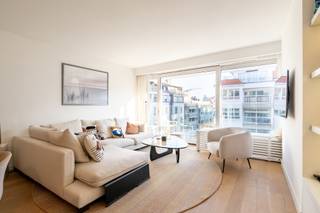 Modern en stijlvol appartement op topligging nabij zee.Dit modern afgewerkt appartement geniet van een uitstekende ligging op wandelafstand van de...