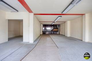 Te huur Handelspand  te Hoeselt — Bilzersteenweg 36Handelspand met uitstekende zichtlocatie én woongelegenheid.Veelzijdige pand aan de...