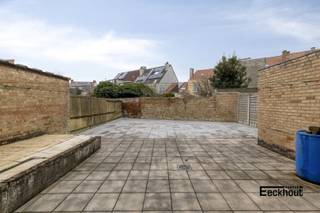 Deze ruime woning is gelegen in een rustige straat, nabij winkels en supermarkten, bushaltes, scholen en belangrijke invalswegen.De woning beschikt...